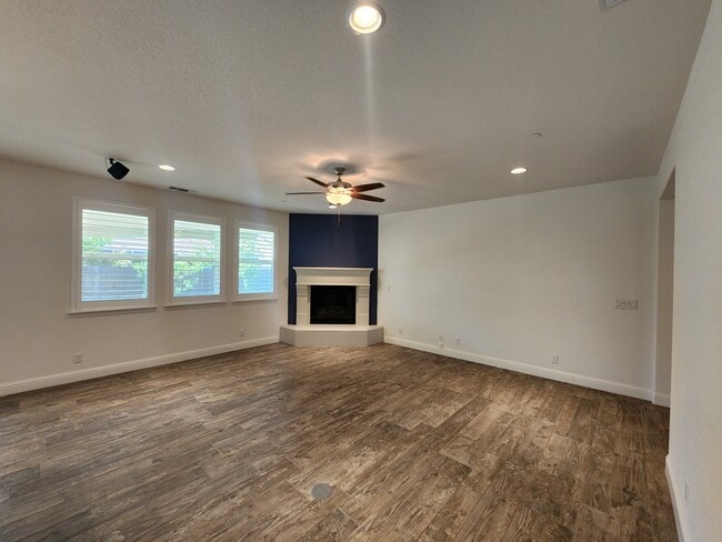 Photo - 1160 Brighton Way