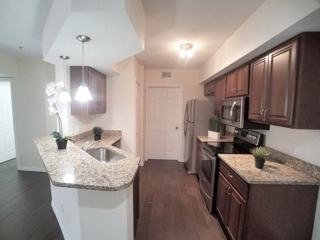 Building Photo - Stunning First Floor 2/2 Lake View  Condo ... Unit 1112