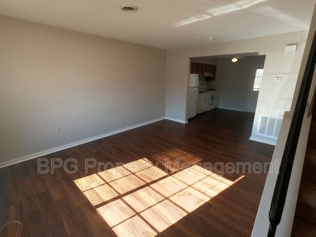 Photo - 605 Hamlet Ave Unit I