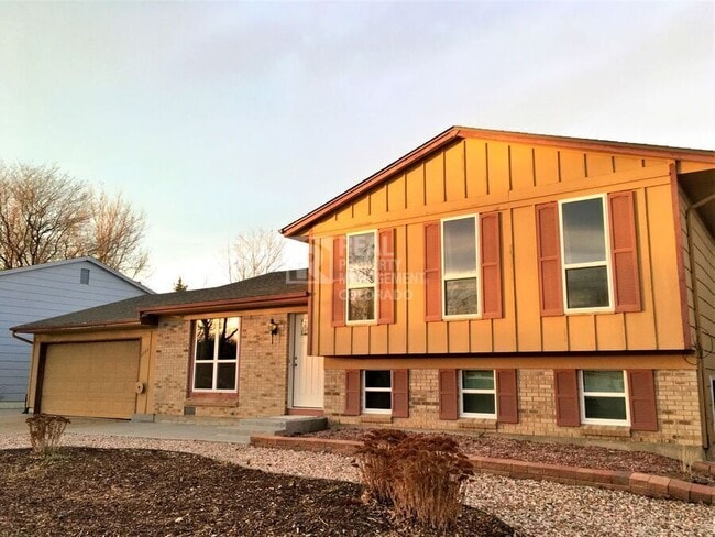 Building Photo - 2607 W 101st Pl