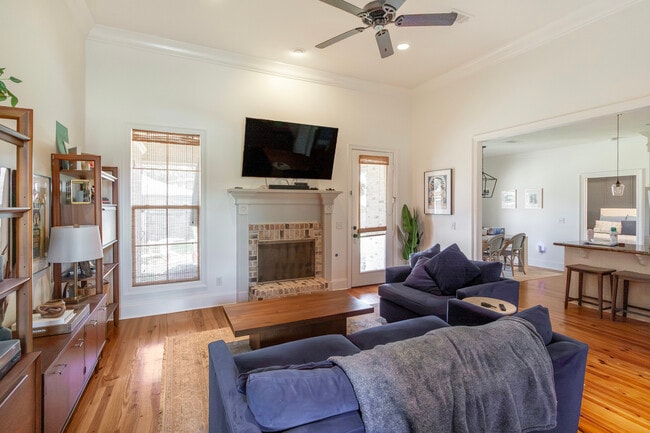 119 Kempen Ln