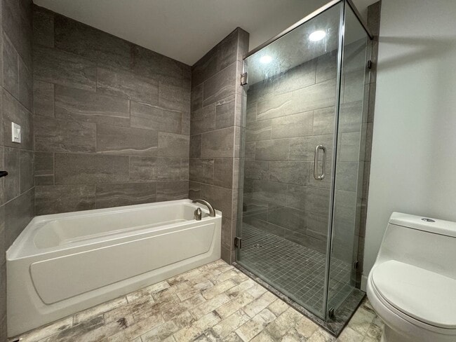 Photo - 225 B St
