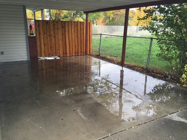 Building Photo - 401 E Maxwell Ln Unit B