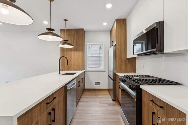 Photo - 84 Hollywood Ave Unit 1