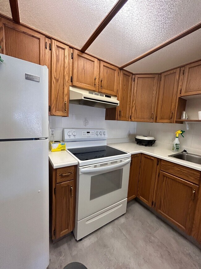 Photo - 2 Bed 1 Bath Unit in Ponoka, AB Unit 4409
