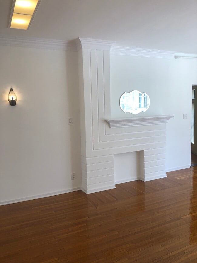 Photo - 520-522 N Rossmore Ave