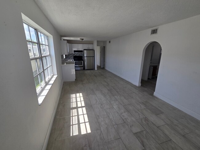 Photo - 325 W 18th St Unit 325