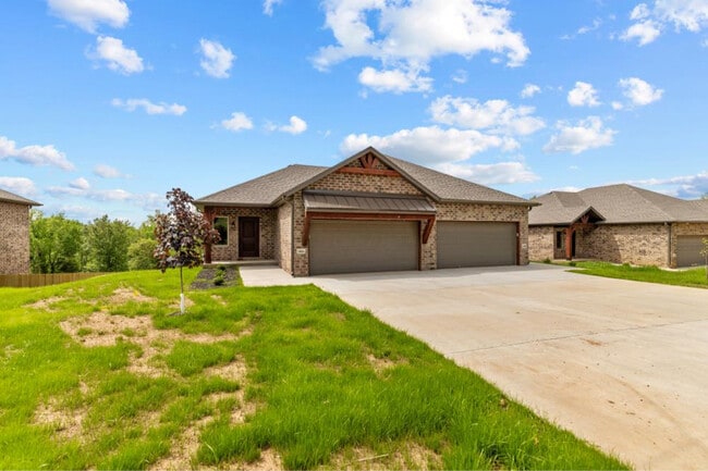 Photo - 102 E Mills Rd