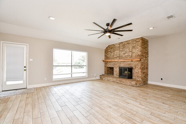 Photo - 2803 Green Fields Dr