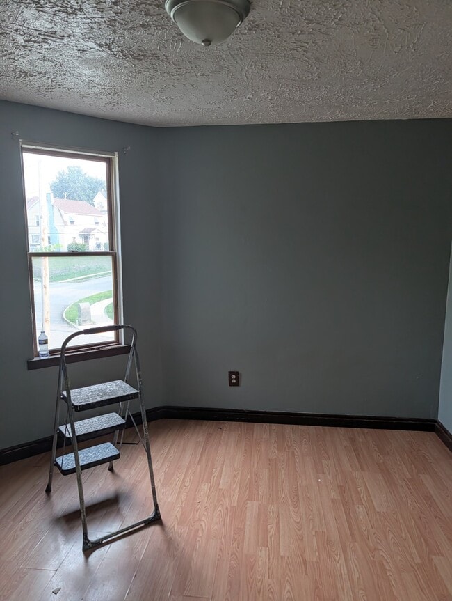 Building Photo - 120 Custer Ave