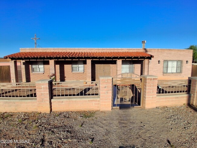 Building Photo - 2650 W Aurora Dr