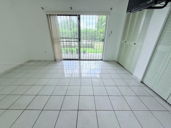 Photo - 300 NW 42nd Ave Unidad 109