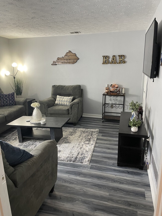 Photo - 123 Montmullin St