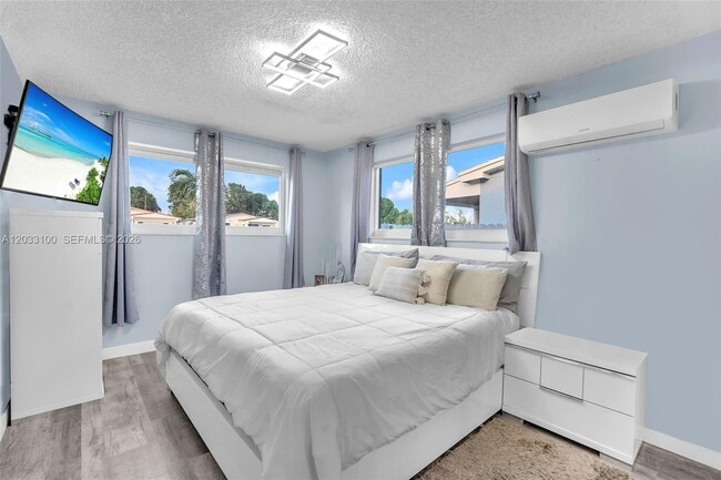 Photo - 380 W 30th St