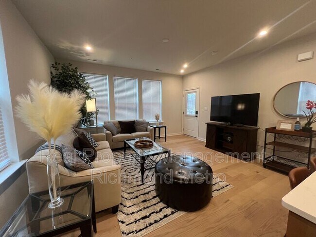 Photo - 1900 Roseneath Rd