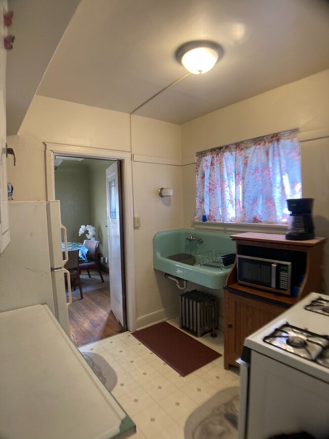 1428 E Capitol Drive