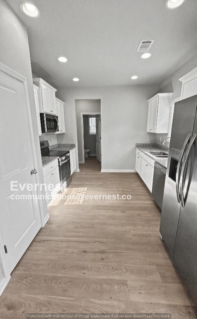 Photo - 4 Bed/2.5 Bath Home with Garage / Pet-Friendly / Available Now!