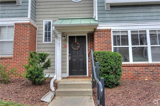 Building Photo - Charming 2BR Townhome in Charlotte