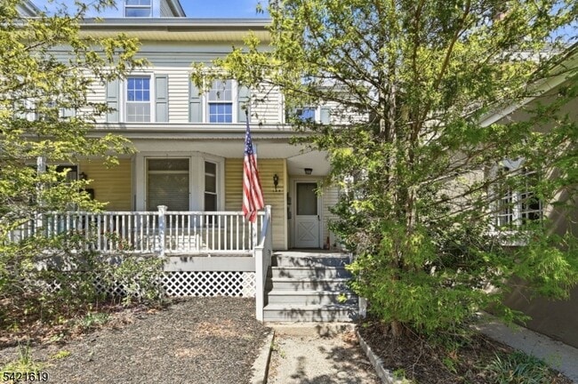 Building Photo - 104 Maple Ave