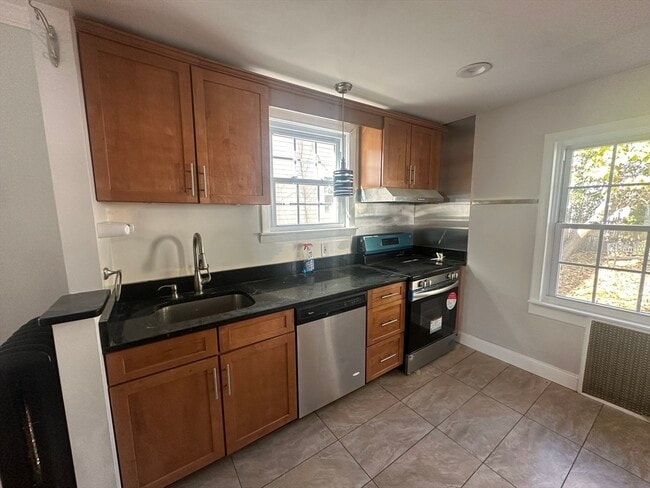 Photo - 28 Hovey St