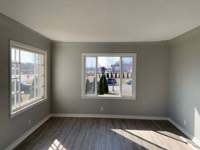 Photo - 343 E Lakewood Blvd