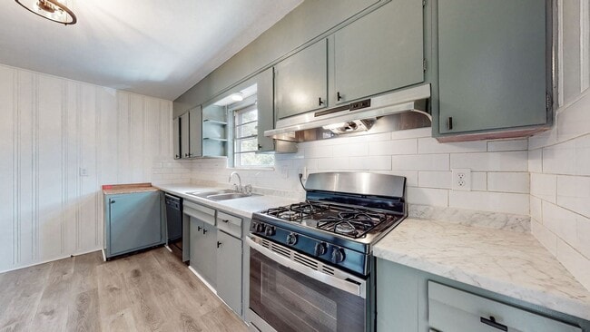 Photo - Hikes Point 3 Bed/2 Bath with Basement & Fenced-in Yard