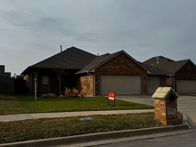 Photo - 5708 NW Valor Ave