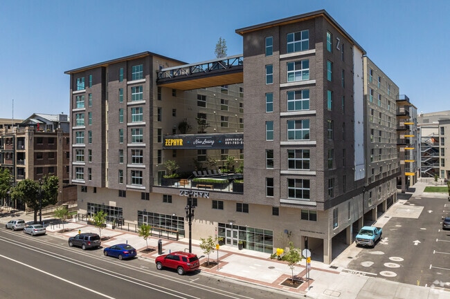 Building Photo - Zephyr Rental