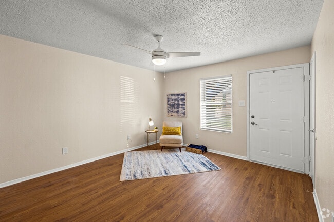 2BR, 1BA - 691SF - Living Room