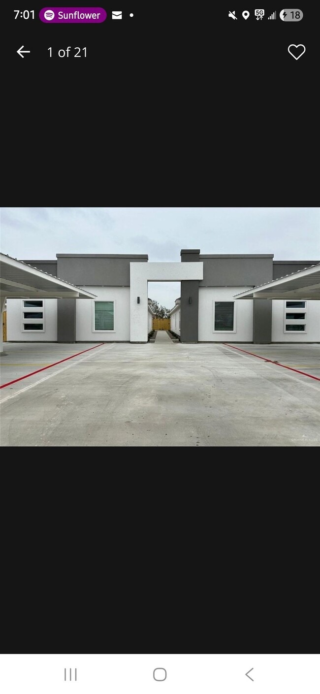 Building Photo - 425 E Acacia Ave