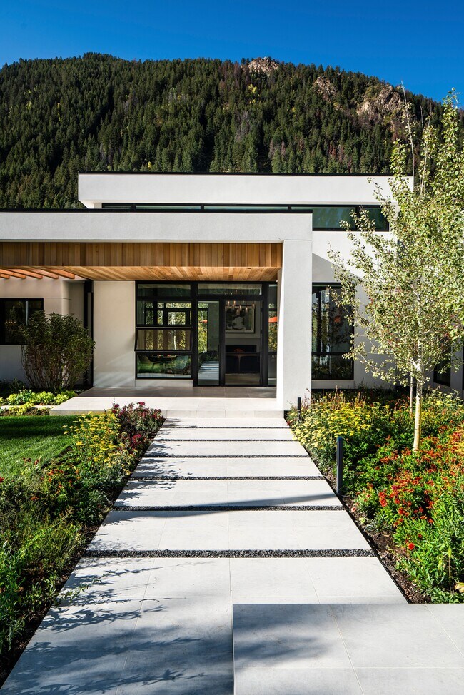 Photo - 1411 Crystal Lake Rd