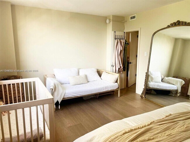 Photo - 10185 Collins Ave Unidad 323