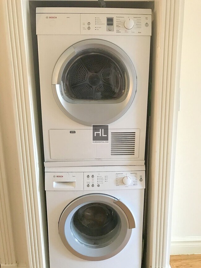 Photo - W 14TH ST. Unidad B