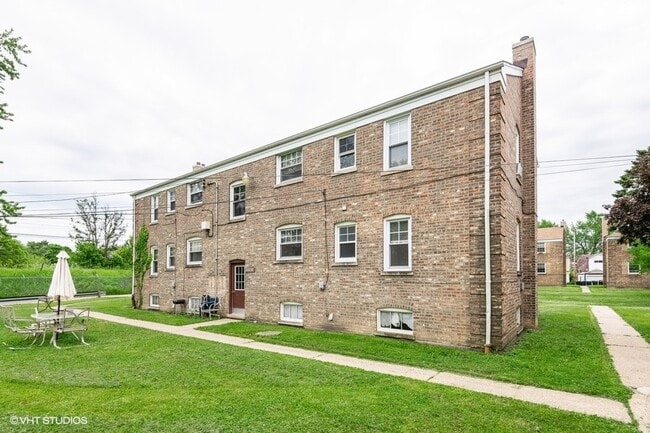 Building Photo - 4232 W Nelson St Unit 1
