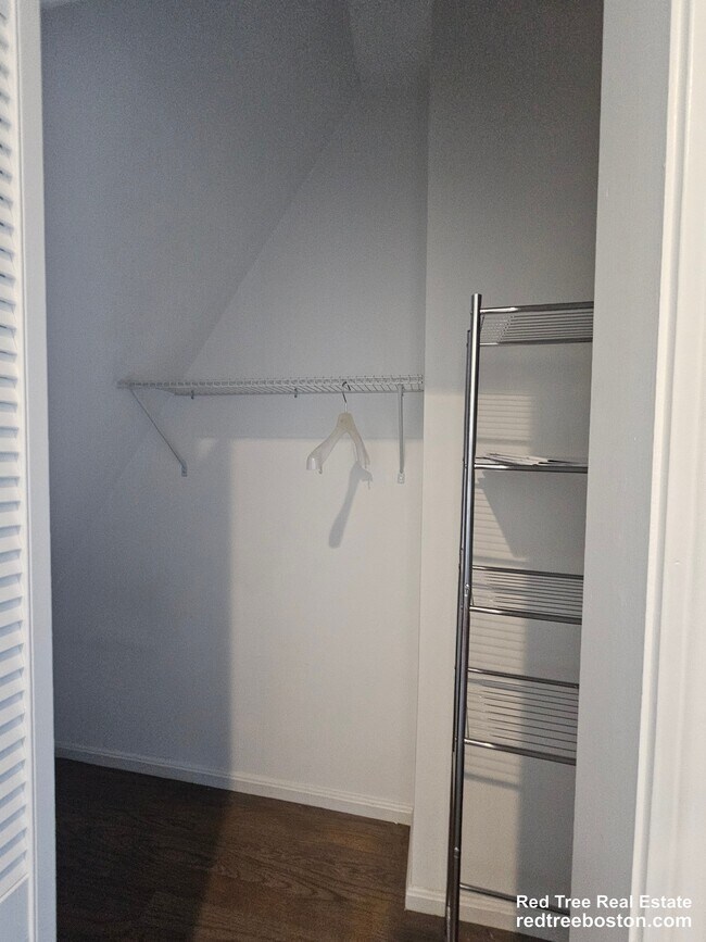 1406 Beacon St Unit 4