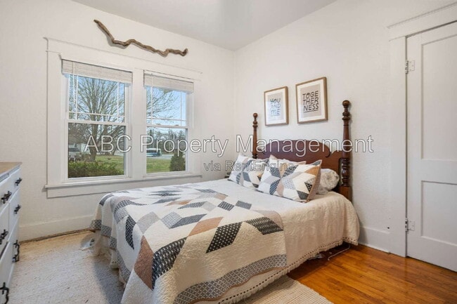 Photo - 401 W Price Ave
