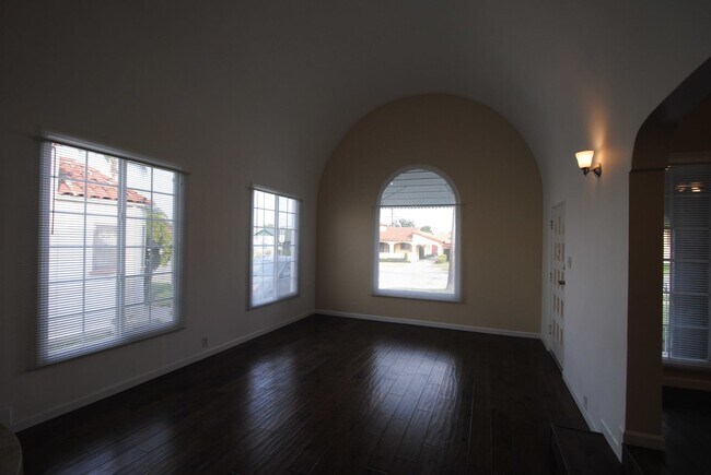 Photo - 9147 S Denker Ave