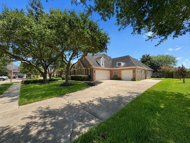 Building Photo - 3301 Elm Creek Dr