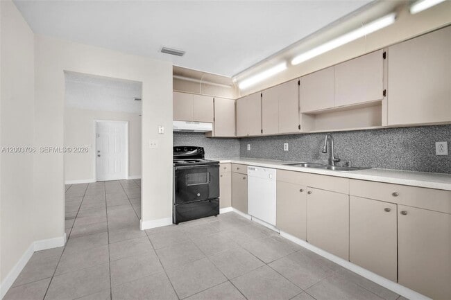 Photo - 2125 McKinley St Unit back