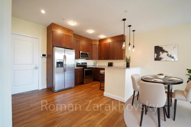 Photo - 315 Broadway Unidad 209A