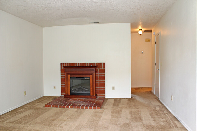 Photo - 3805-3805 SE Cesar Estrada Chavez Blvd Unit 3805 - 10