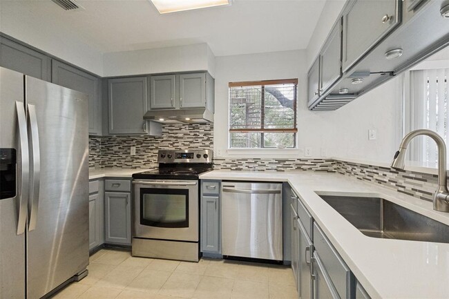 Photo - 6810 Deatonhill Dr Unit 204