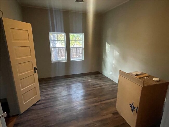 Photo - 220 N 8th St