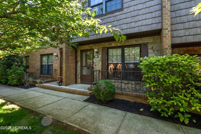 Photo - 321 Spring St