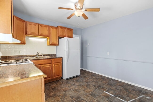 Photo - MOVE IN READY 2Bed 1Bath Duplex in St. Charles!
