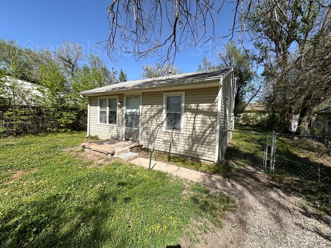 Building Photo - 1740 S Dodge Ave