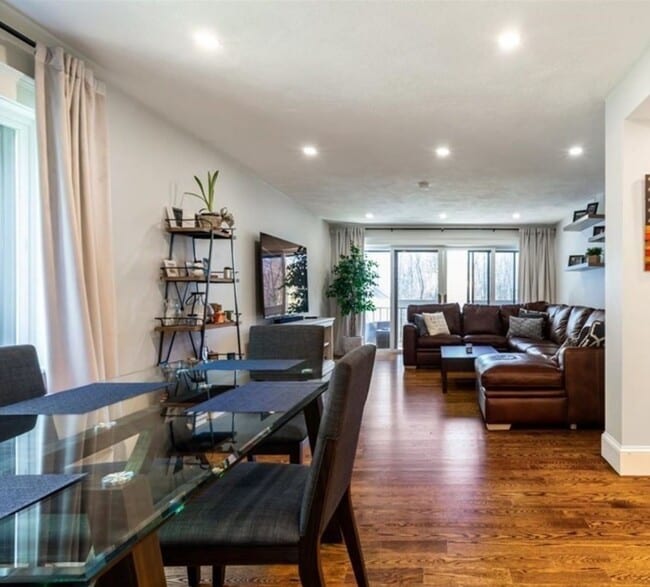 Photo - 1100 Salem St