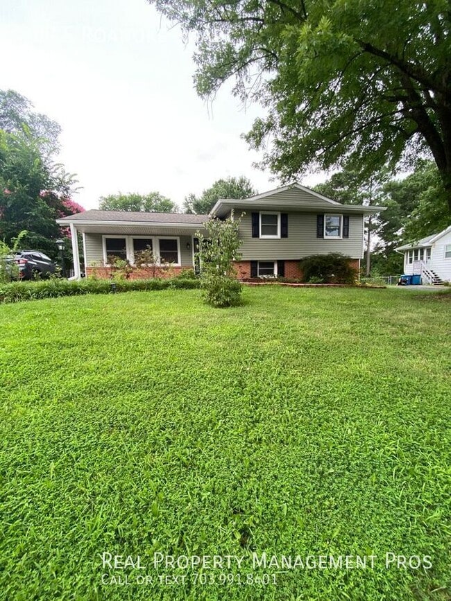 Building Photo - 700 E Roanoke Rd Rental
