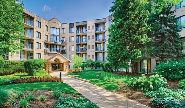 Building Photo - Elm Creek