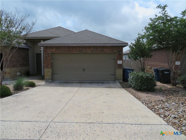 Building Photo - 758 Saengerhalle Rd Rental
